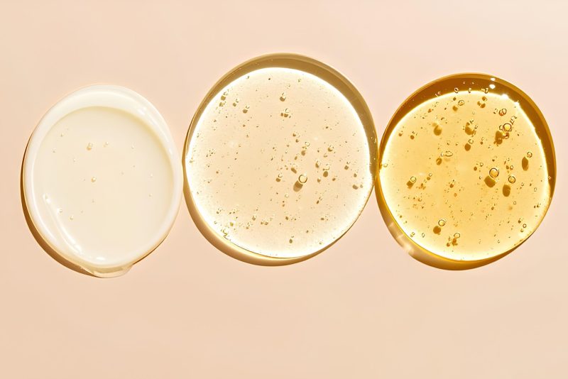 Средства ухода разных оттенков и текстур на светлом фоне